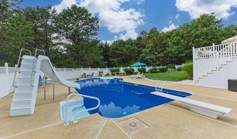 29 Weatherdeck Dr, Bourne, MA 02532