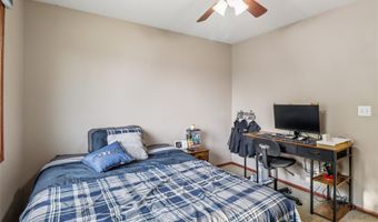 946 11th Ave SE, Altoona, IA 50009