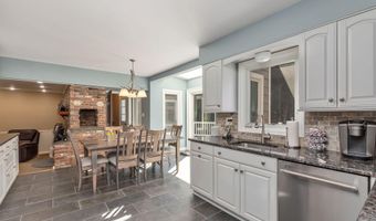 44 Devonshire Ct, Middletown, NJ 07748