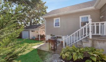 77 Drift Rd, Belford, NJ 07718
