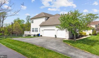 33 WATERTON Dr, Bear, DE 19701