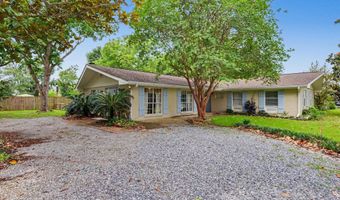 506 Esplanade Ave, Bay St. Louis, MS 39520
