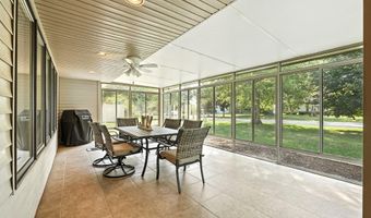 801 Pine Dr, Angola, IN 46703