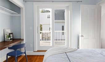 17 Everett St, Newport, RI 02840