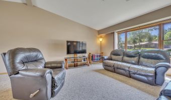 424 Emerald Dr, Arnolds Park, IA 51331