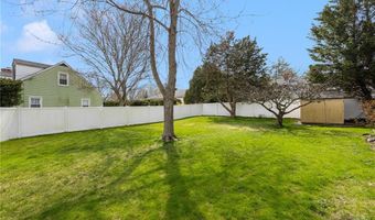 9 Valley Dr, Bristol, RI 02809