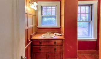 24 Hadwen Rd, Worcester, MA 01602