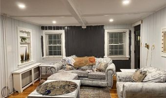 42 Dixon St, Newport, RI 02840