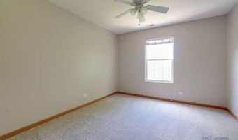2636 Pondview Dr, Algonquin, IL 60102