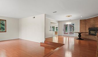 4100 DOWNING St, Annandale, VA 22003