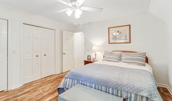 8 Dolphin Point Dr, Beaufort, SC 29907