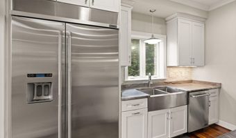 4226 40TH St N, Arlington, VA 22207