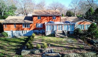 1 Middlebrook Ln, Lincoln, RI 02865