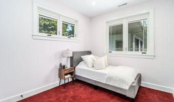 13 Kellogg St, Brookfield, CT 06804