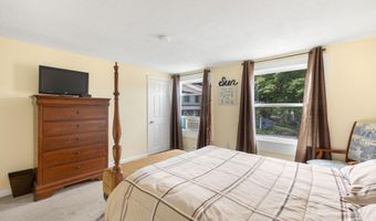 405 Village Dr, Bourne, MA 02532