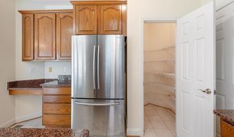 10604 MAPLECREST Ln, Potomac, MD 20854