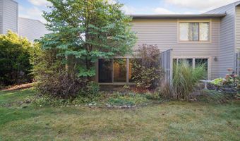 747 Peninsula Ct, Ann Arbor, MI 48105