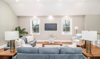 109 Codfish Hill Rd, Bethel, CT 06801