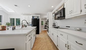 3 Birchcrest Dr, Danbury, CT 06811
