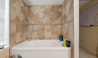 15811 Jedberg Ln, Ballwin, MO 63021