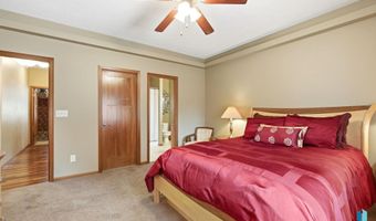 1609 S Locust Ave, Brandon, SD 57005