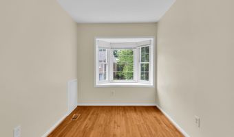 7428 FOUNTAIN HEAD Dr, Annandale, VA 22003