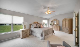 6 Yorkshire Ct, Algonquin, IL 60102