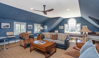 135 Cliff Dr, Narragansett, RI 02882
