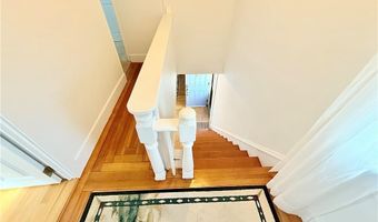 5 Byrnes St, Newport, RI 02840