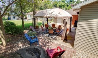 2421 Woodcrest Dr, Alton, IL 62002