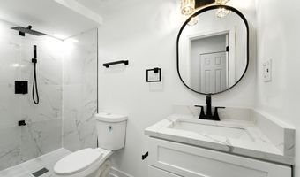 2339 N POWHATAN St, Arlington, VA 22205