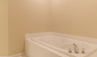 390 Blair Cir, Aurora, OH 44202