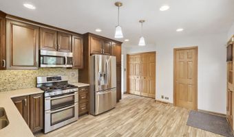 816 W Heritage Dr, Addison, IL 60101