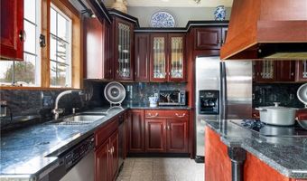 10 Ridge Rd, Newport, RI 02840