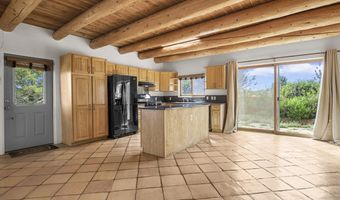 11 Mesa Sea Rd, Arroyo Hondo, NM 87513