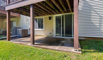 1710 Ridgeview Circle Dr, Ballwin, MO 63021