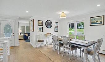 20 Roxbury Rd, Narragansett, RI 02882