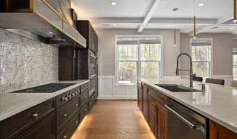 2863 11TH St N, Arlington, VA 22201