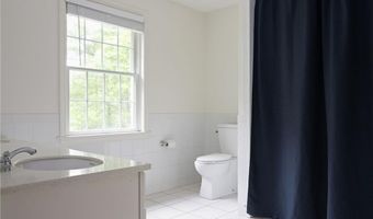 125 Fernwood Dr, East Greenwich, RI 02818