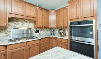 25066 CROXLEY GREEN Sq, Aldie, VA 20105