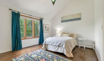 8 W Gate Dr, Bow, NH 03304