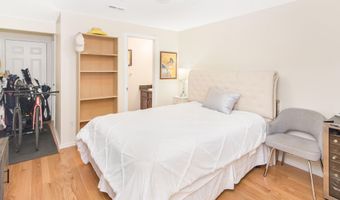 225 W Oakbrook Dr, Ann Arbor, MI 48103