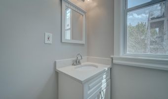 82 T St NW 2, Washington, DC 20001