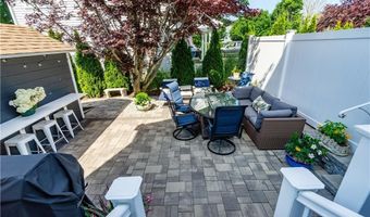 19 Eustis Ave, Newport, RI 02840