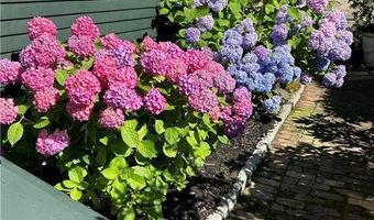 43 Poplar St, Newport, RI 02840