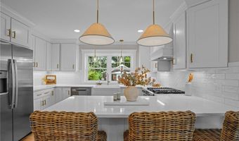 5 Lillis Ave, Barrington, RI 02806
