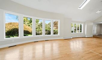 30 Dutchess Dr, Cranston, RI 02921