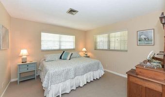 493 Forestview Dr, Atlantis, FL 33462