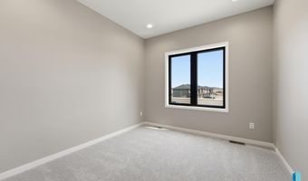 405 N Sunshine Ave, Brandon, SD 57005
