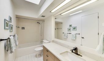 2800 S BRIARWOOD Dr W, Arlington Heights, IL 60005